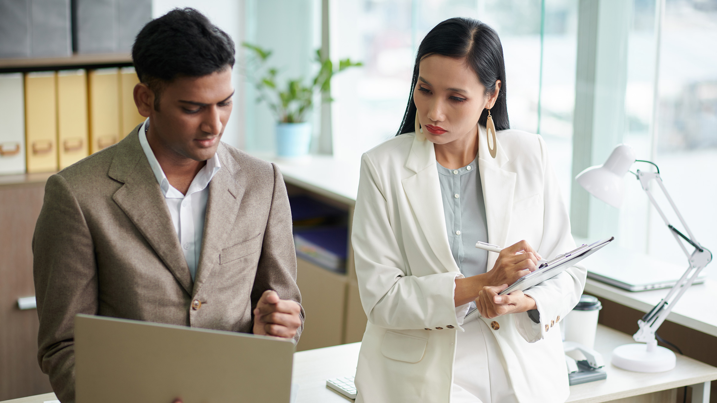 manager and employee discussion