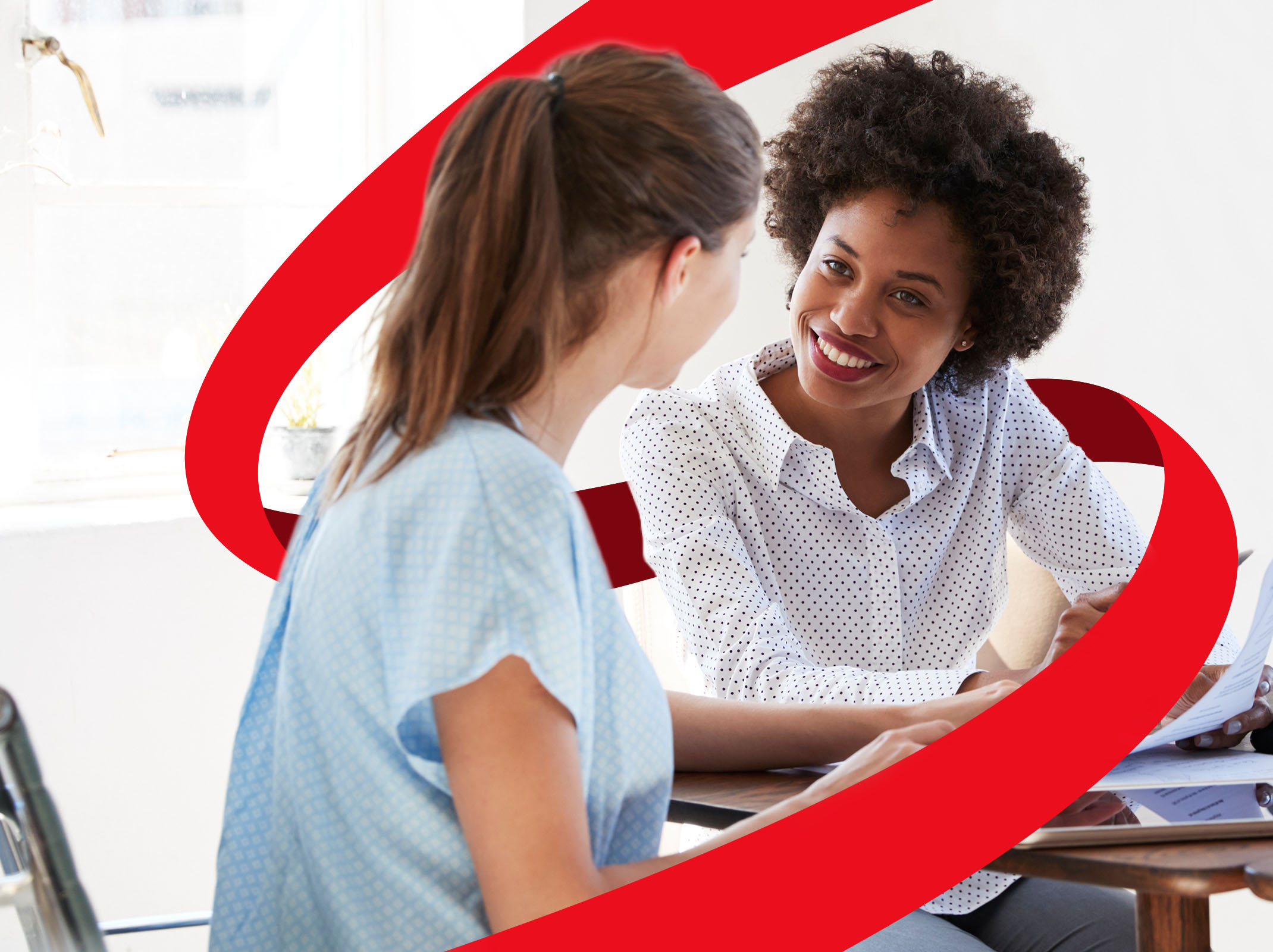 Manager listening attentively as an employee shares ideas during a one-on-one conversation.