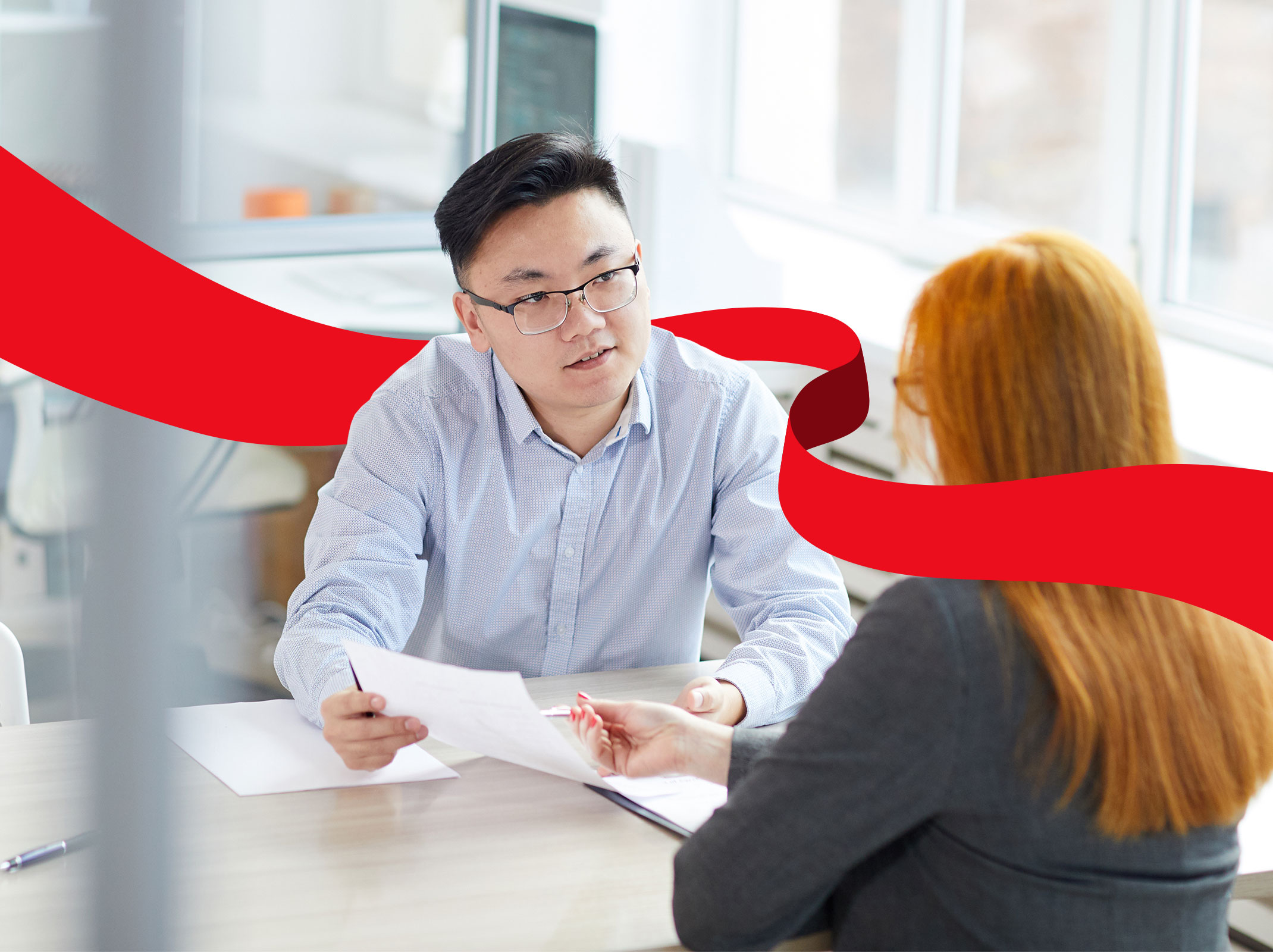 HR professional discussing something with an employee over a conference table